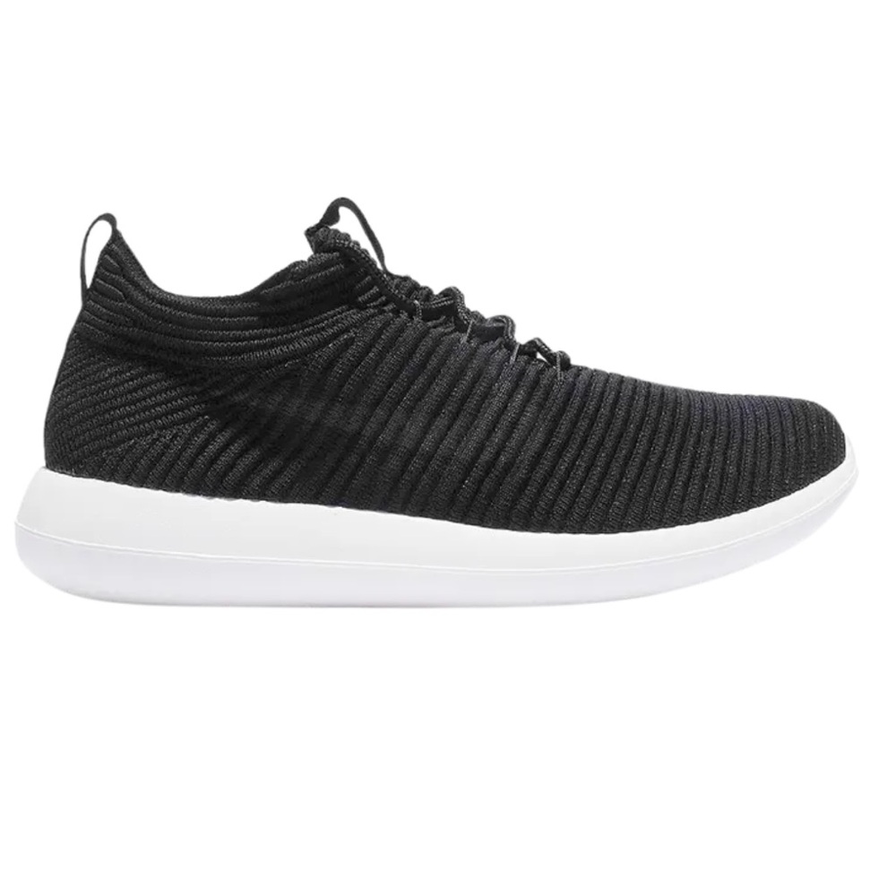 Nike Women’s Roshe Two Fly Knit Black and White Sneakers Size 7.5